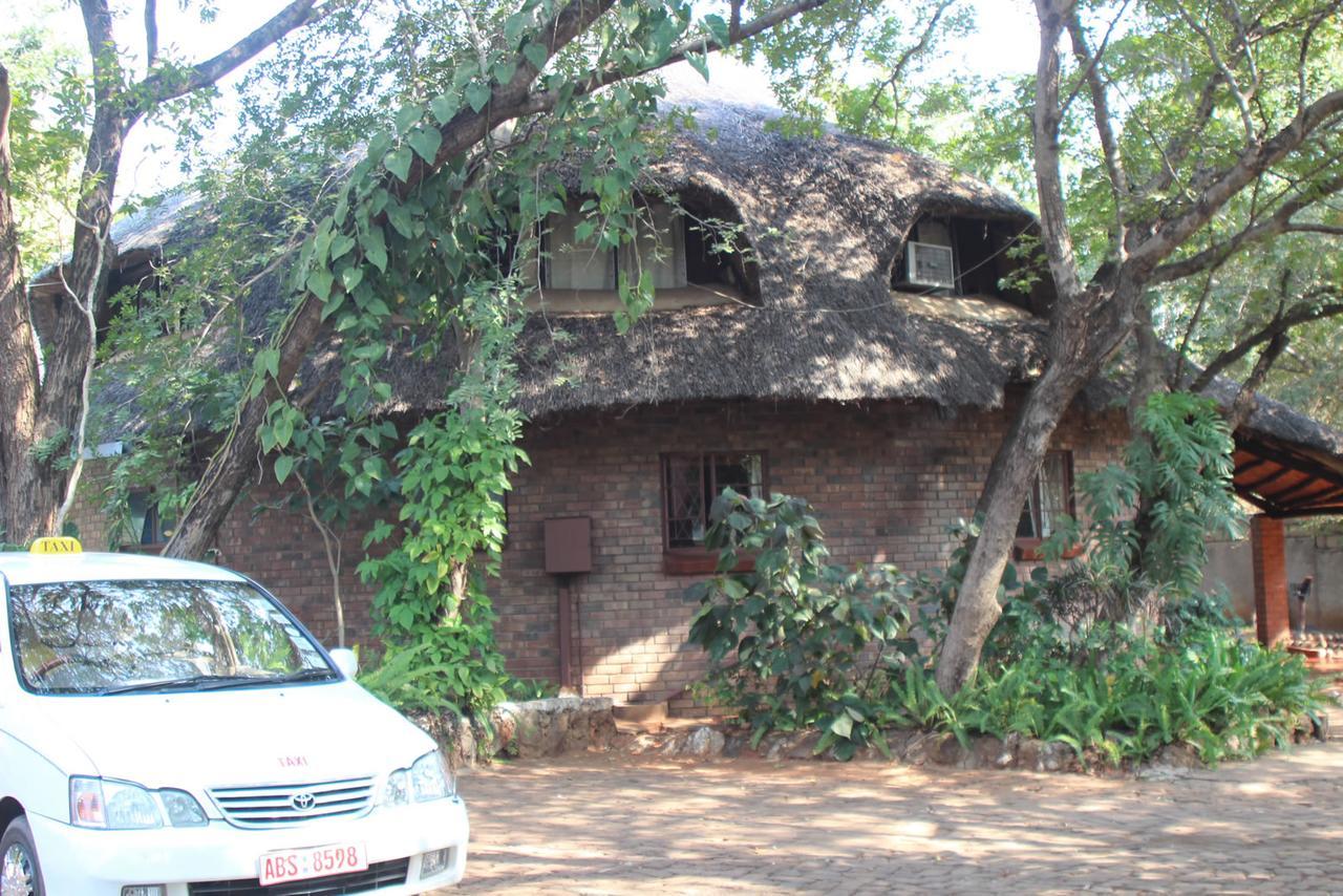 Mosi-Ua-Tunya Lodge Victoria Falls Exteriör bild